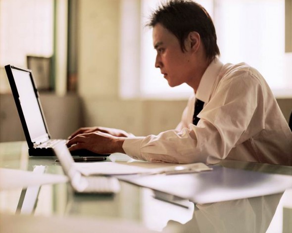 デスクワークの眼精疲労には琉球アイサプリ【一望百景】が良い？